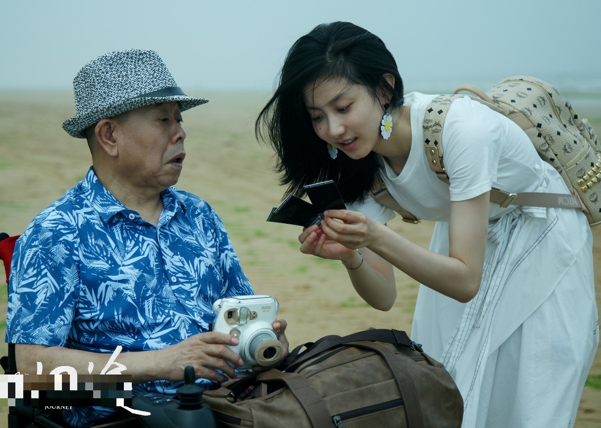 Nam dien vien 64 tuoi bi moto nang 400 kg de tren phim truong hinh anh