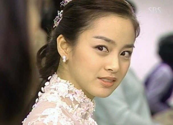 Thoi dong vai phu cua Song Hye Kyo, Kim Tae Hee hinh anh