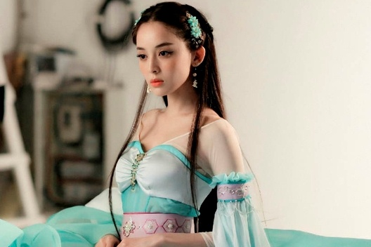 Co Luc Na Trat - my nhan bi tieng chi dien duoc mot canh phim hinh anh