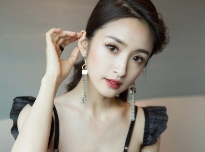 Lam Y Than len tieng ve tin chong ngoai tinh hinh anh