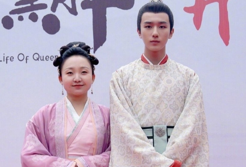 Ly Hoanh Nghi kho chiu voi ban dien tai su kien hinh anh