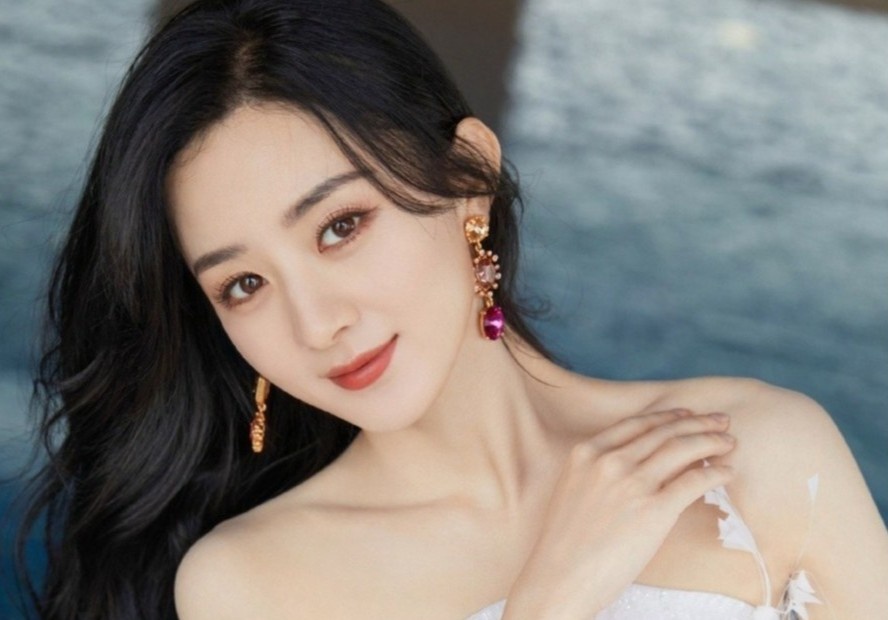 Trieu Le Dinh xuat hien sau khi ly hon Phung Thieu Phong hinh anh