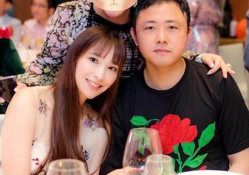 Ngo Boi Tu the chap nha de tra no cho ban trai hinh anh