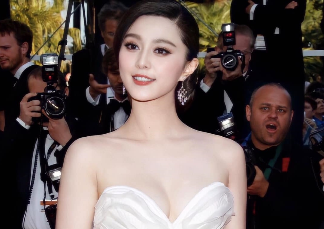 Showbiz bi can quet sau be boi cua Pham Bang Bang, Trinh Sang hinh anh