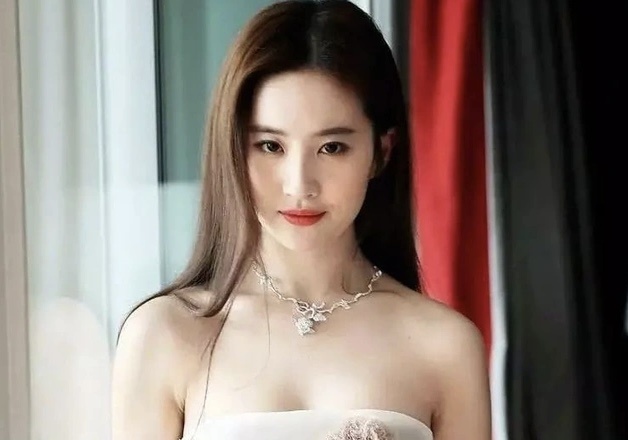 Luu Diec Phi hen ho nhiep anh gia? hinh anh