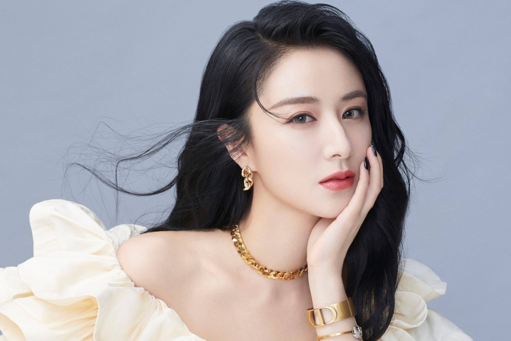 Vi A - tu nu ca si den ty phu USD tu than hinh anh