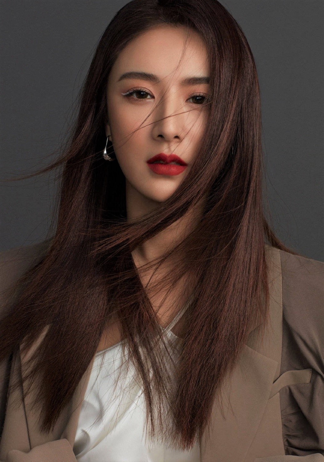 Nguoi dep kem tieng tro thanh nu ty phu moi cua Trung Quoc anh 1