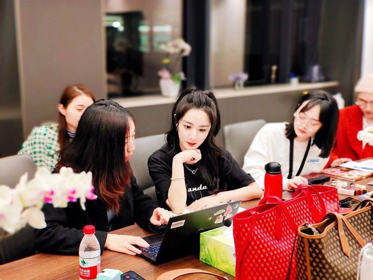 Nguoi dep kem tieng tro thanh nu ty phu moi cua Trung Quoc anh 3