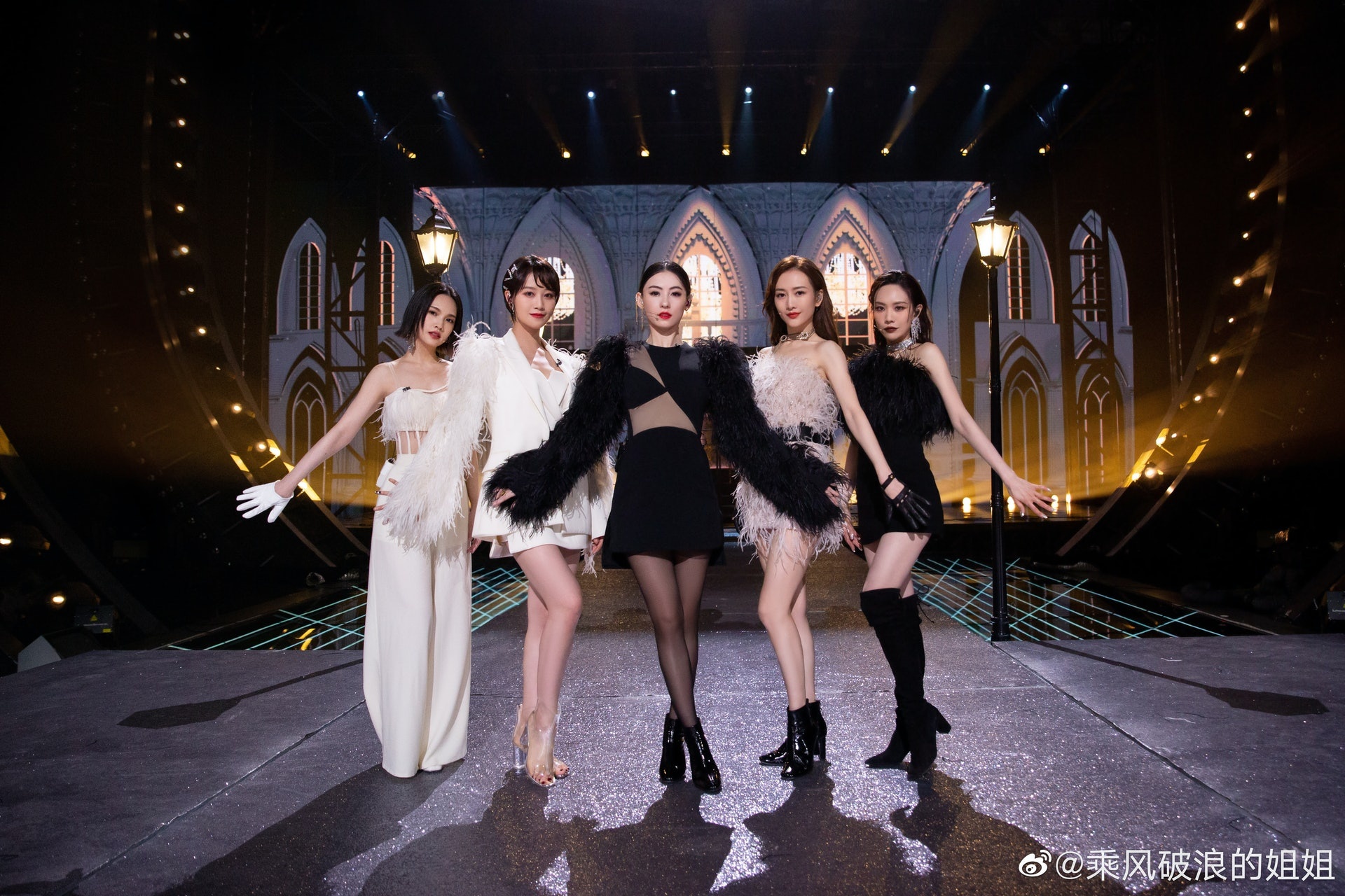 Su bat cong voi phai nu o show Trung Quoc anh 3