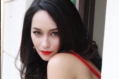 Nguoi dep Thai Lan Bee Namthip hen ho doanh nhan hinh anh