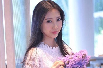 Tang le cua ca si Hong Kong Ly Minh Uy hinh anh