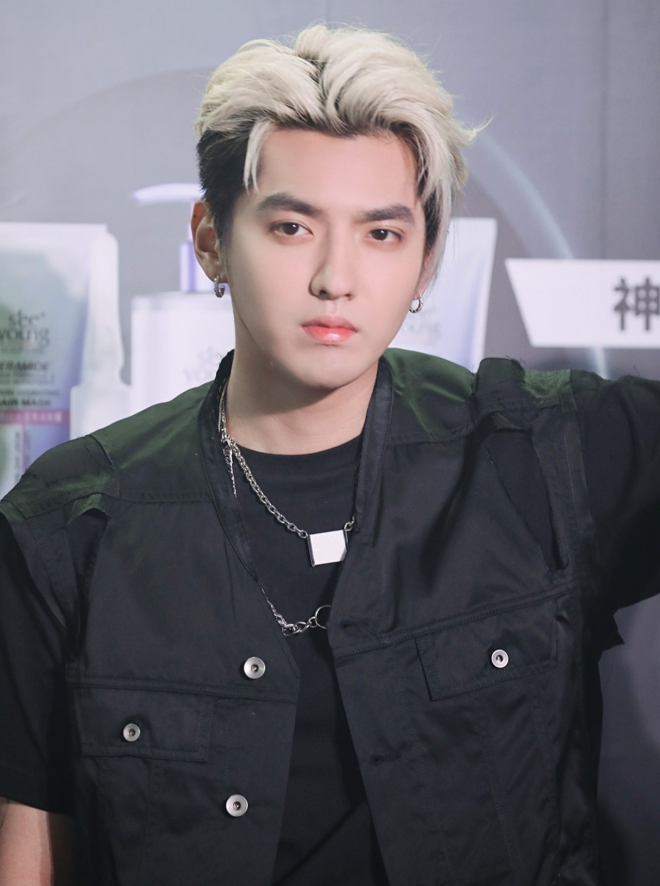 Ngô Diệc Phàm kiện rạp phim sau khi lộ ảnh hẹn hò ảnh 1 Ngo Diec Pham kien rap phim sau khi lo anh hen ho anh 1