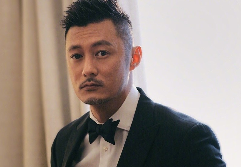 Du Van Lac mac chung roi loan hoang so hinh anh