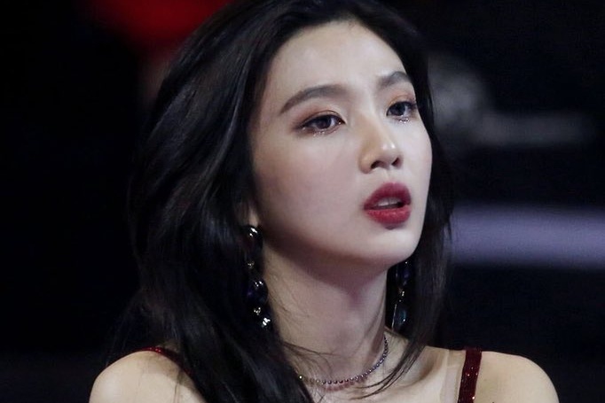 Nu ca si Han bi to hat nhep tren san khau hinh anh