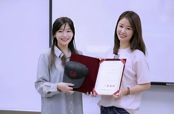 Lam Tam Nhu tot nghiep thac si anh 1