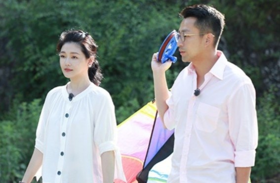 Uong Tieu Phi ve Dai Loan han gan do vo voi Tu Hy Vien hinh anh