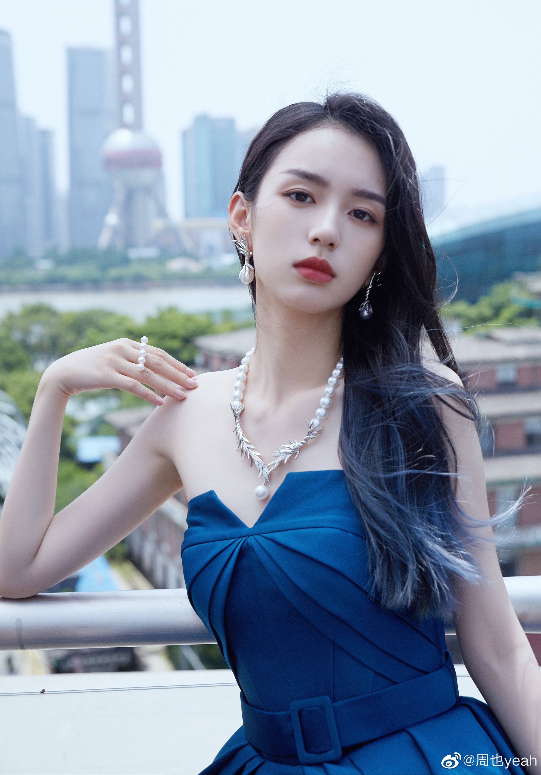 Canh Diem va dan minh tinh tre khoe sac tren tham do anh 12