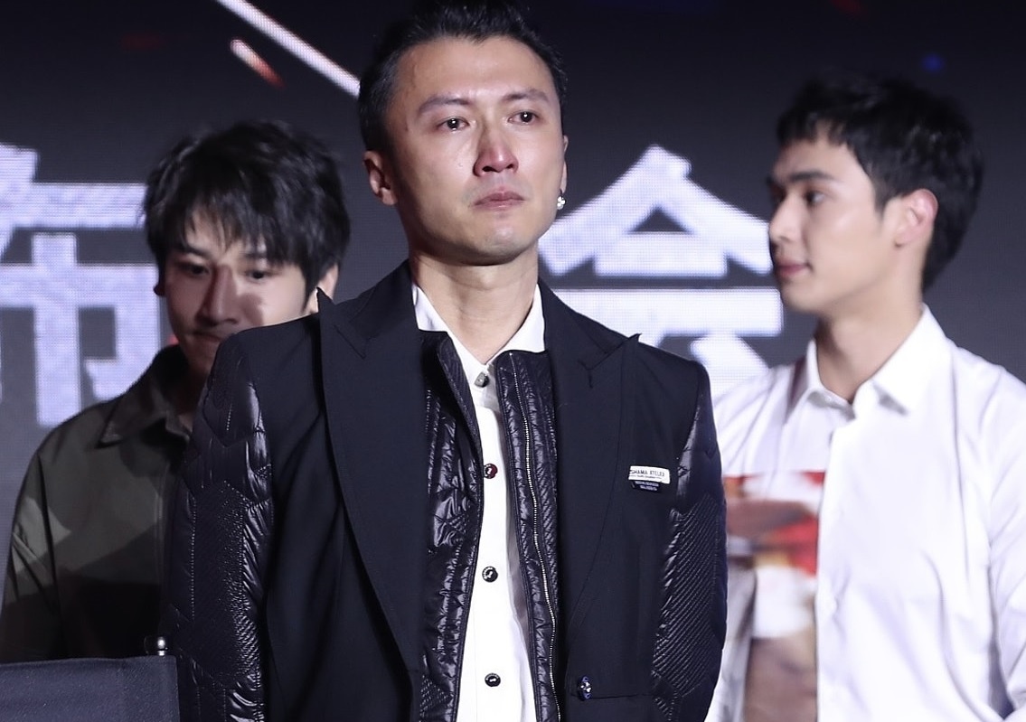 Chan Tu Dan va Ta Dinh Phong khoc tai LHP Quoc te Thuong Hai hinh anh