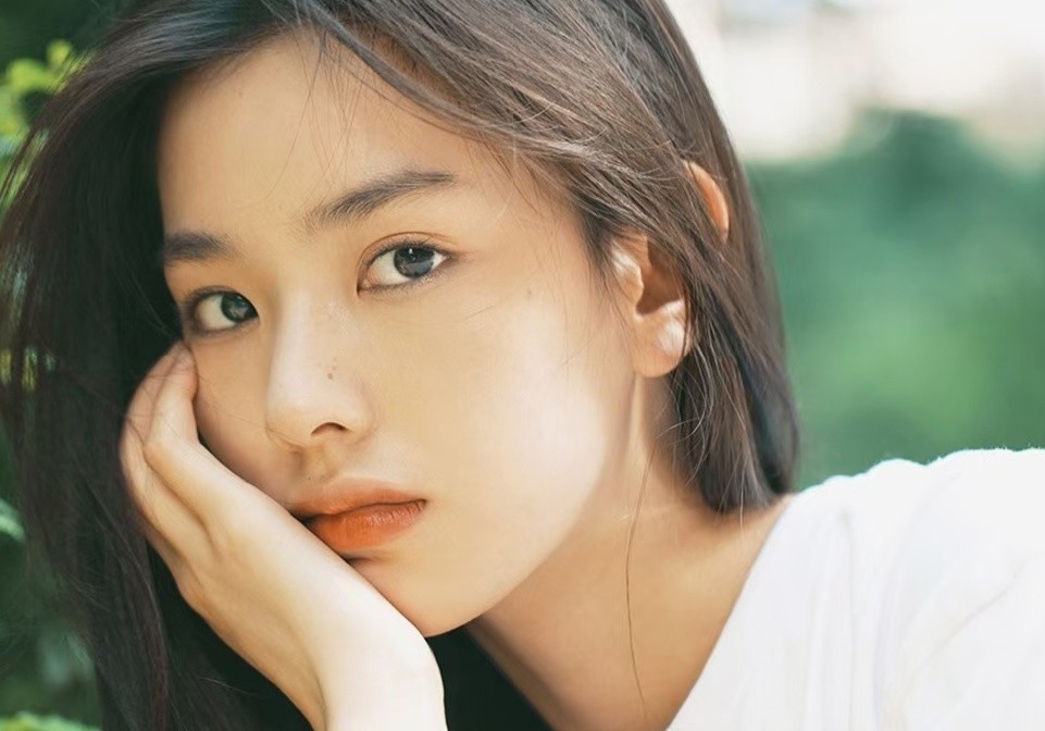 Hot girl kiem bon tien sau vu on ao voi Vuong Tu Thong hinh anh