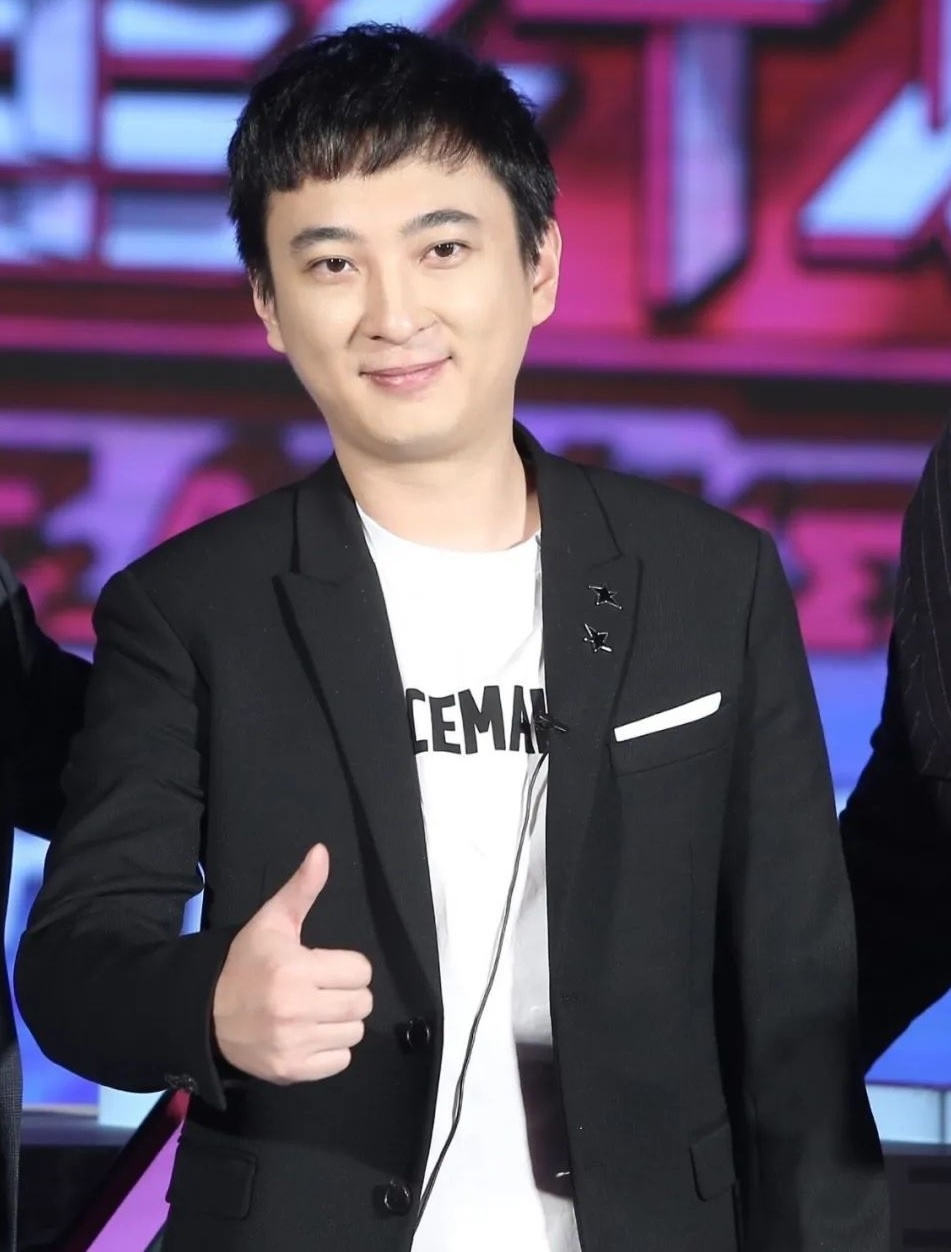 Cuoc dai nao cua Vuong Tu Thong trong showbiz anh 1