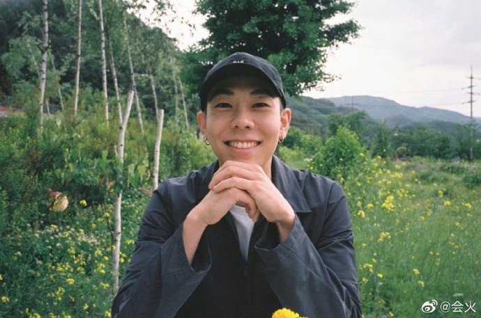 Thực hư tin Lee Sung Kyung hẹn hò rapper Loco ảnh 2 Thuc hu tin Lee Sung Kyung hen ho rapper Loco anh 2