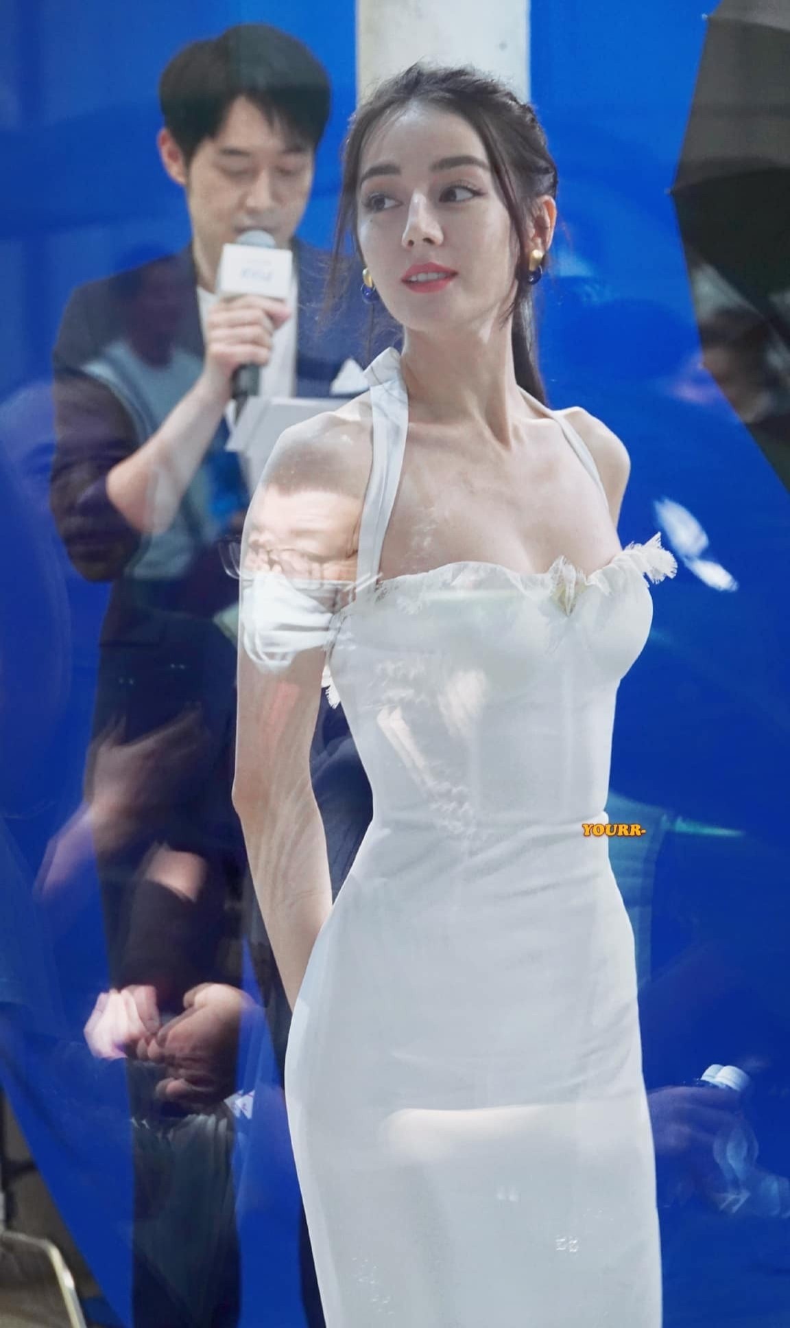 Thoi thieu nu cua Dich Le Nhiet Ba anh 12