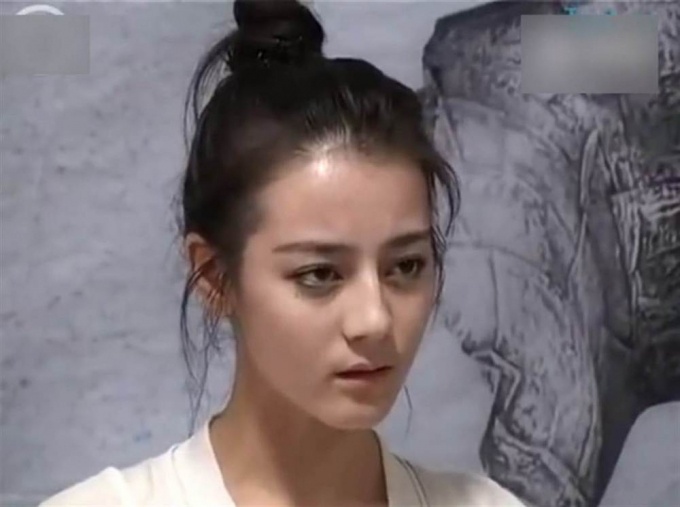 Thoi thieu nu cua Dich Le Nhiet Ba anh 8