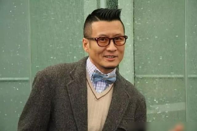 Ngoi sao 'Than dieu dai hiep' Ton Hung hat o bar de kiem song hinh anh