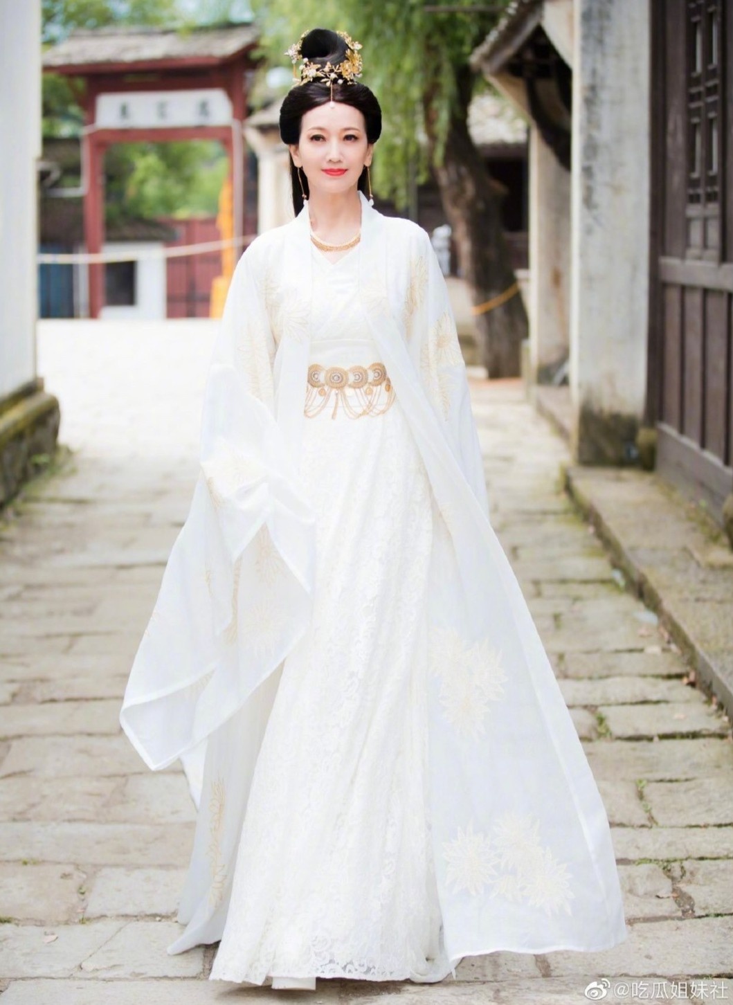 Trieu Nha Chi dien Bach Xa o tuoi 67 anh 1