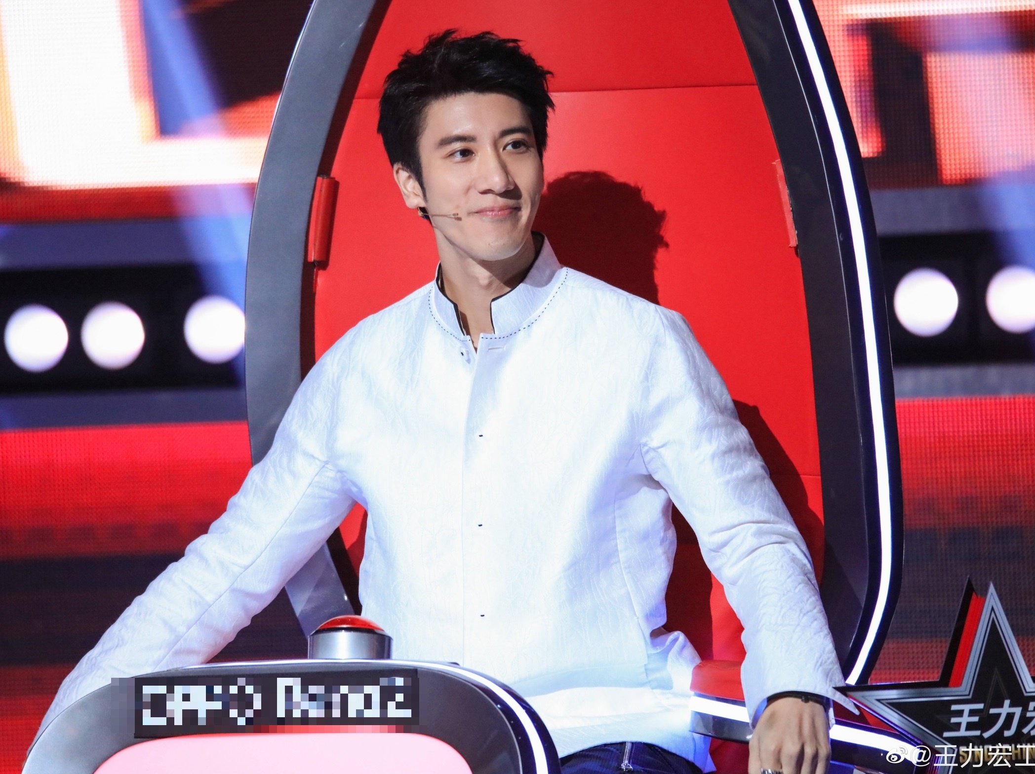 Vương Lực Hoành livestream cạo râu ảnh 6 Vuong Luc Hoanh livestream cao rau anh 6