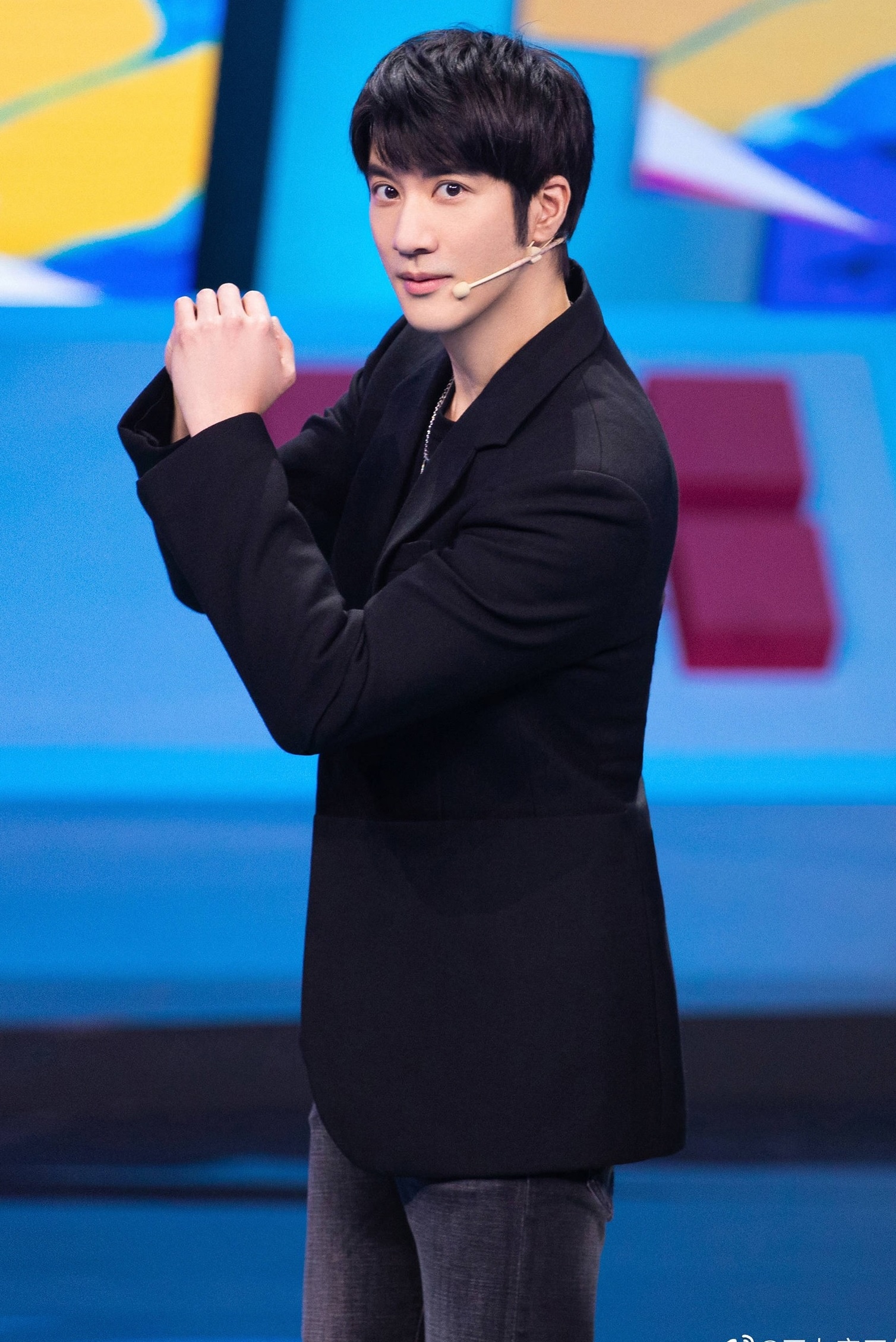 Vương Lực Hoành livestream cạo râu ảnh 7 Vuong Luc Hoanh livestream cao rau anh 7