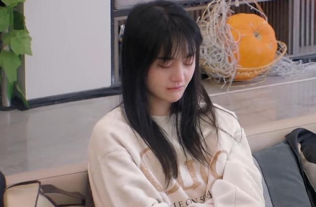 Trinh Sang: 'Toi bi doi no moi ngay, phai tiet kiem ca giay ve sinh' hinh anh