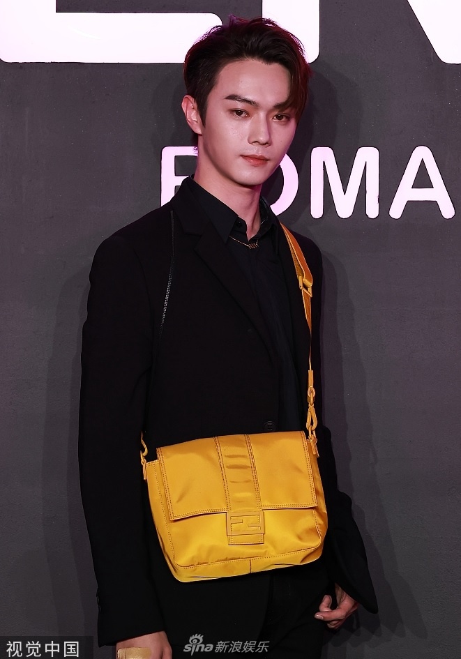 Trieu Vy va dan sao tai su kien thoi trang anh 9