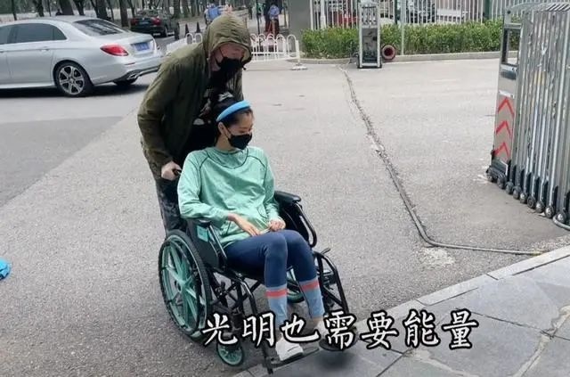 Hoa hau Trung Quoc mac ung thu giai doan cuoi anh 2