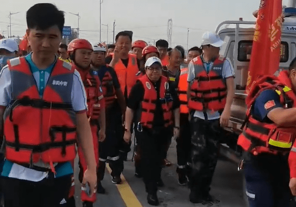 Nghệ sĩ Trung Quốc bị chỉ trích làm từ thiện đánh bóng tên tuổi ảnh 1 Nghe si Trung Quoc bi chi trich lam tu thien danh bong ten tuoi anh 1