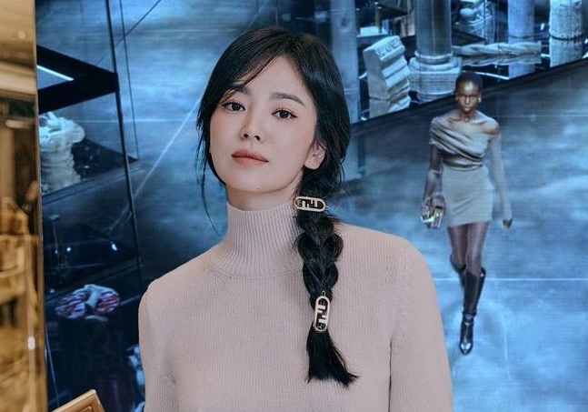 Song Hye Kyo tro lai sau thoi gian im ang hinh anh