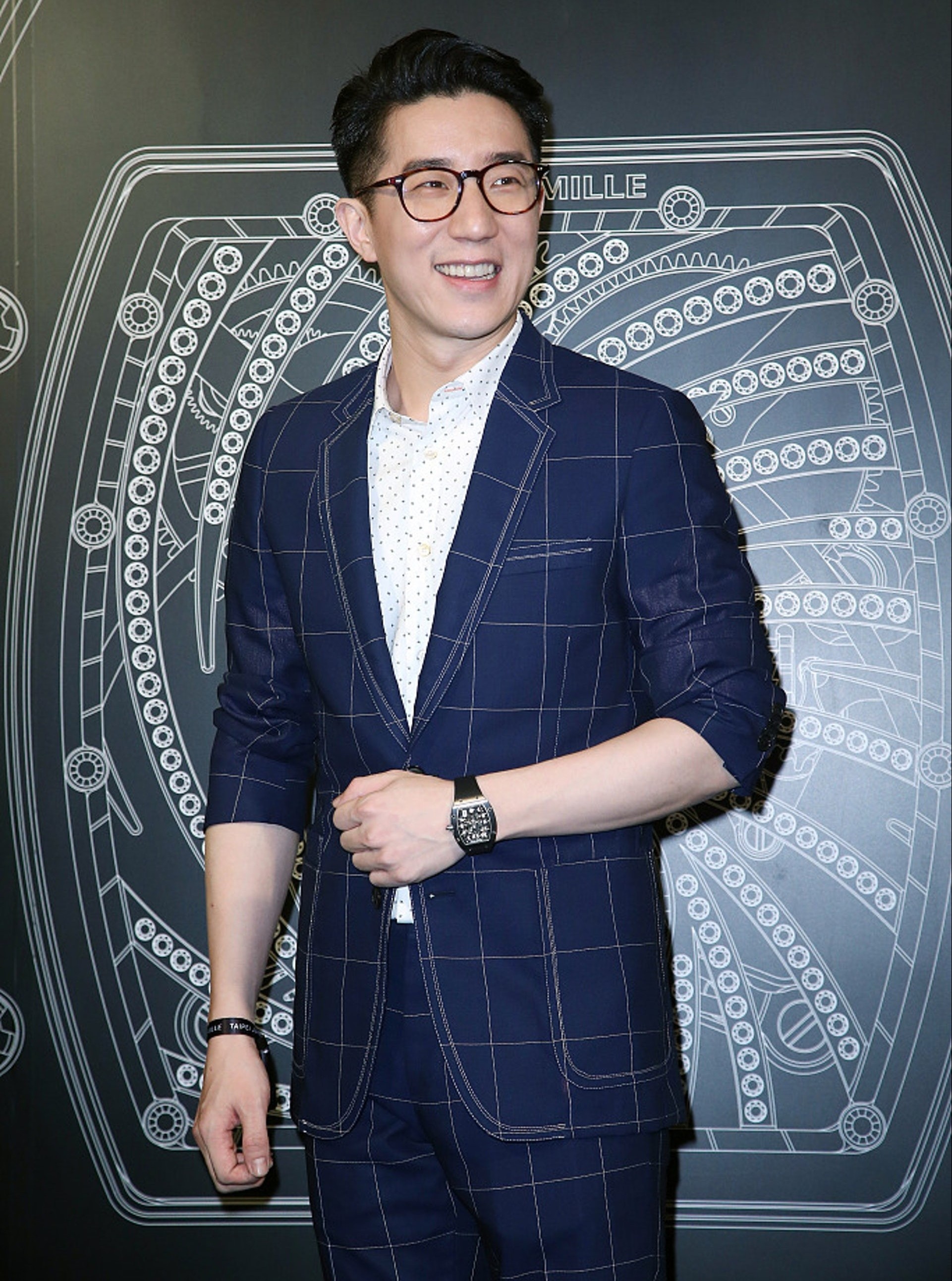 Con trai Thanh Long het duong tro lai showbiz anh 1