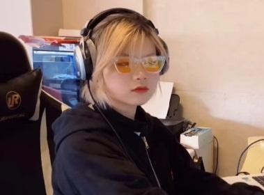 Nu ca si Vuong Man Nam qua doi o tuoi 21 hinh anh