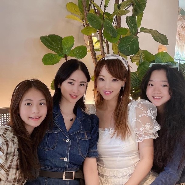 Ông Hồng và con gái ảnh 1 Ong Hong va con gai anh 1