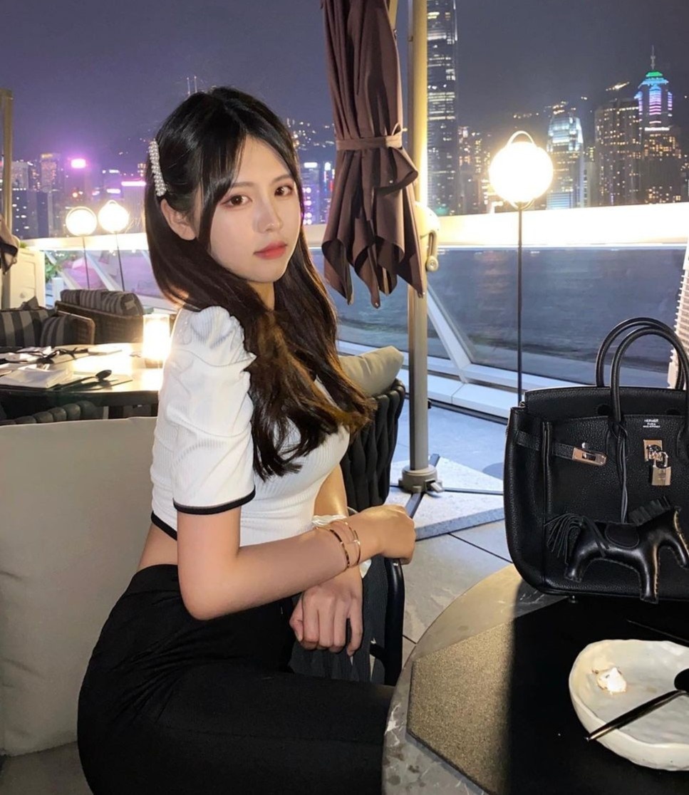 Người đẹp 17 tuổi hẹn hò Châu Tinh Trì ảnh 2 Nguoi dep 17 tuoi hen ho Chau Tinh Tri anh 2