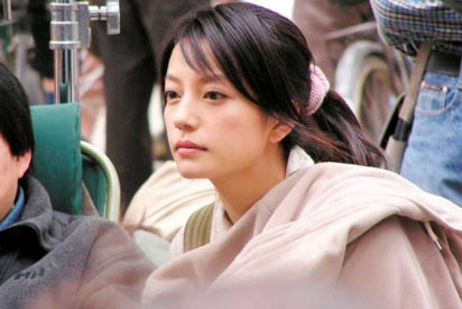 'Hoan Chau cach cach' se bi go bo vi Trieu Vy? hinh anh