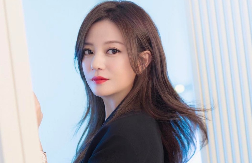 Trieu Vy va hang chuc nghe si co nguy co bi duoi khoi showbiz hinh anh