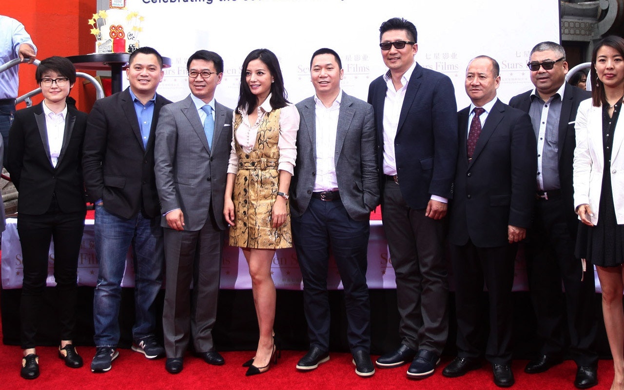 Trieu Vy bi cam hoat dong anh 2