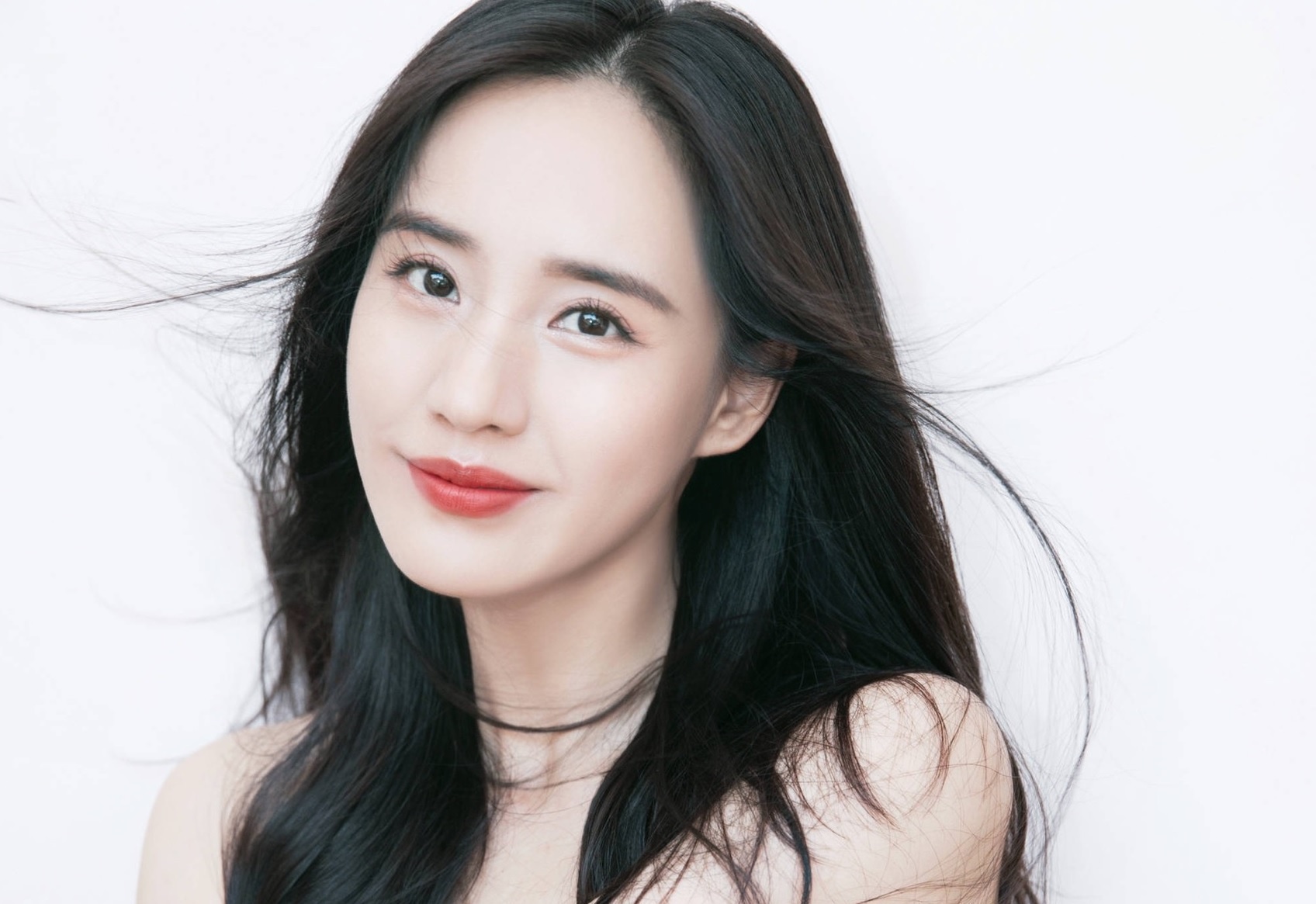 Da nu man anh bi cat vai vi Trieu Vy hinh anh