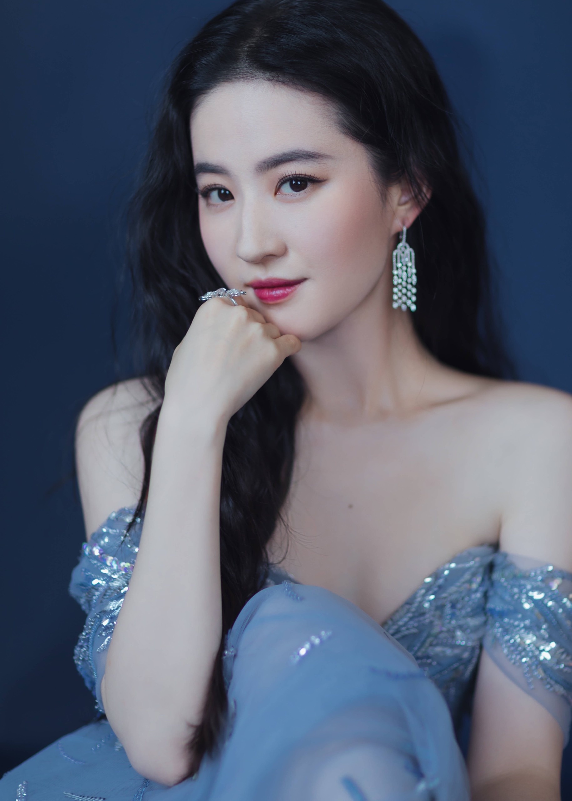 Luu Diec Phi bi han che hoat dong anh 1