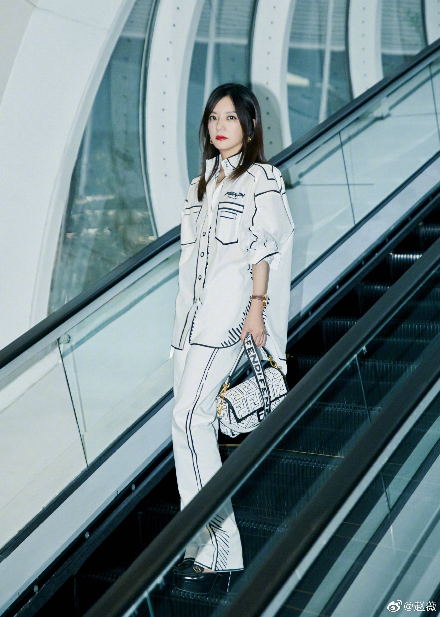 Trieu Vy bi tay chay anh 1