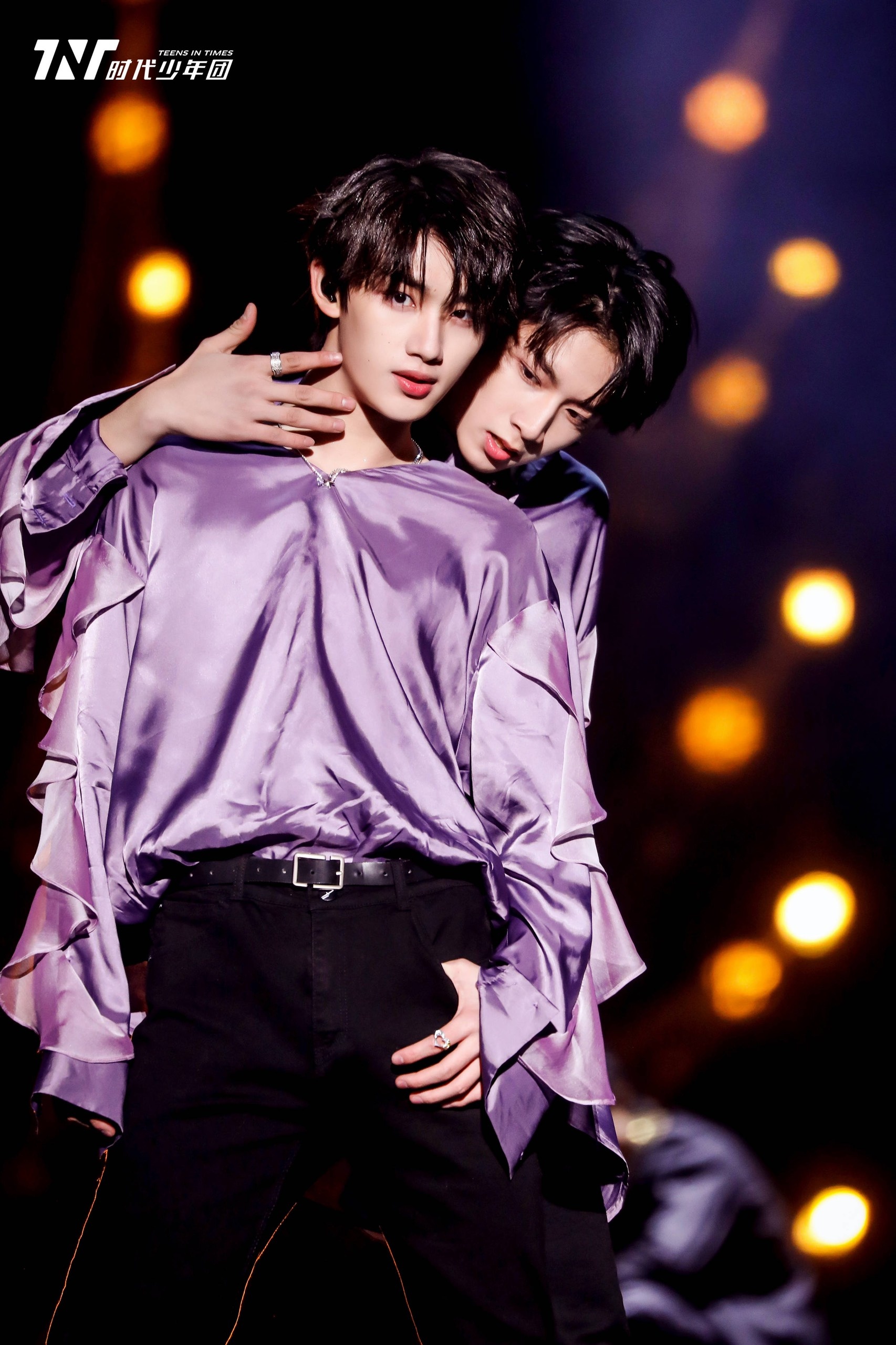 Trung Quoc cam nghe si eo la anh 2