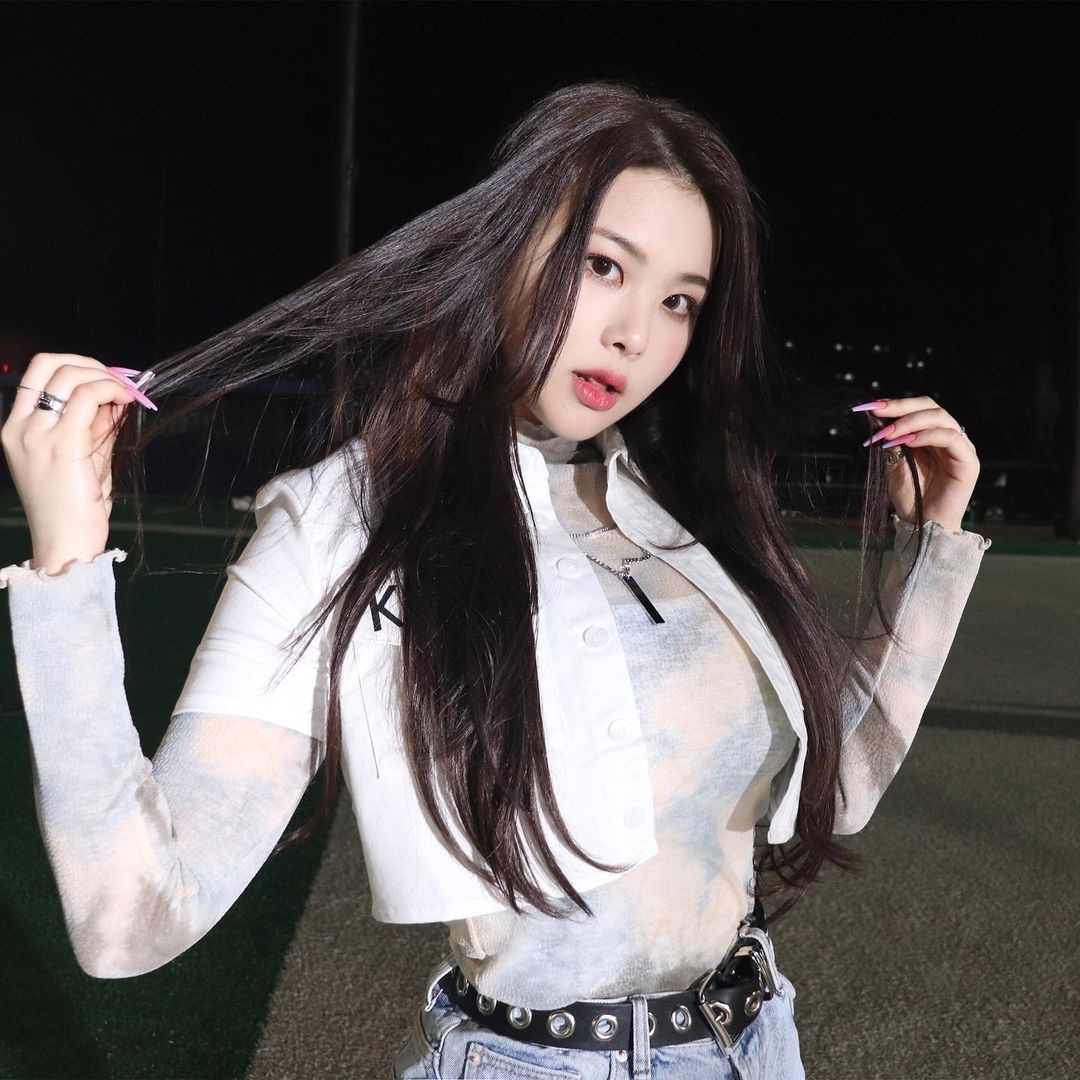 Nu idol Han bi miet thi ngoai hinh,  Swan,  Purple Kiss anh 11