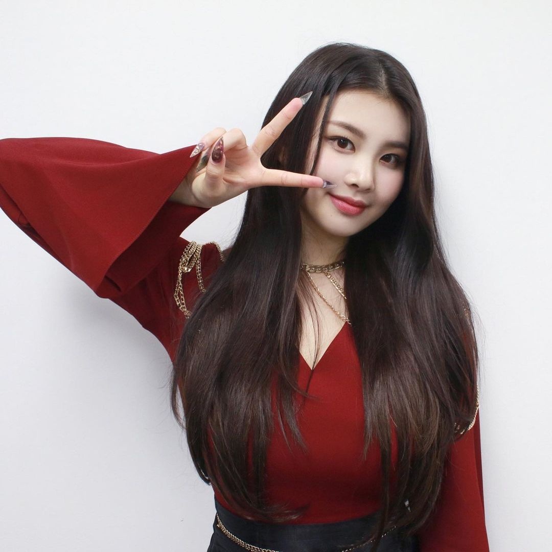 Nu idol Han bi miet thi ngoai hinh,  Swan,  Purple Kiss anh 14