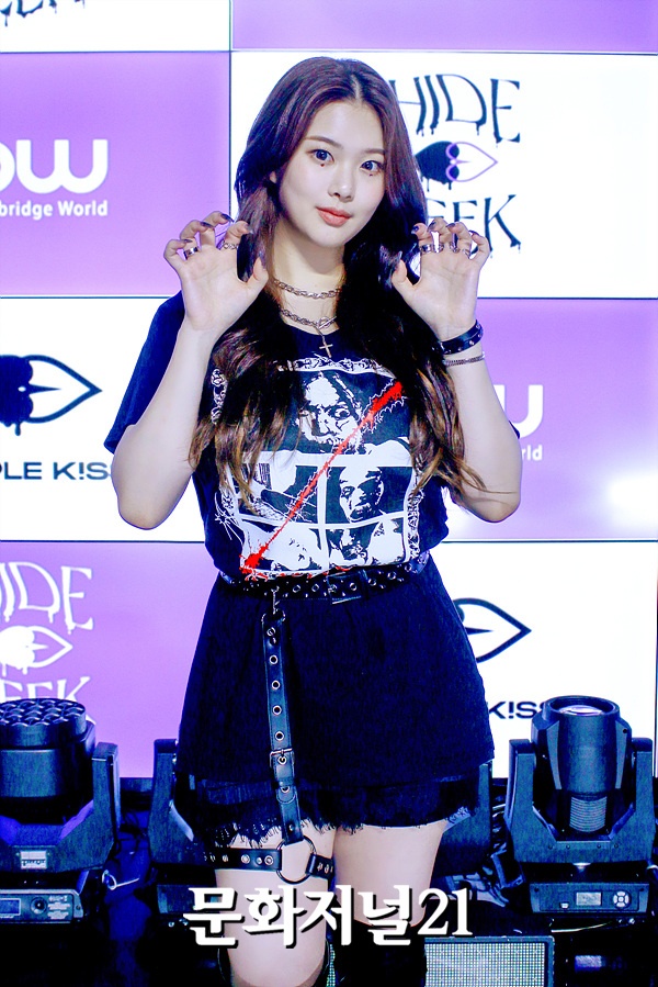 Nu idol Han bi miet thi ngoai hinh,  Swan,  Purple Kiss anh 4